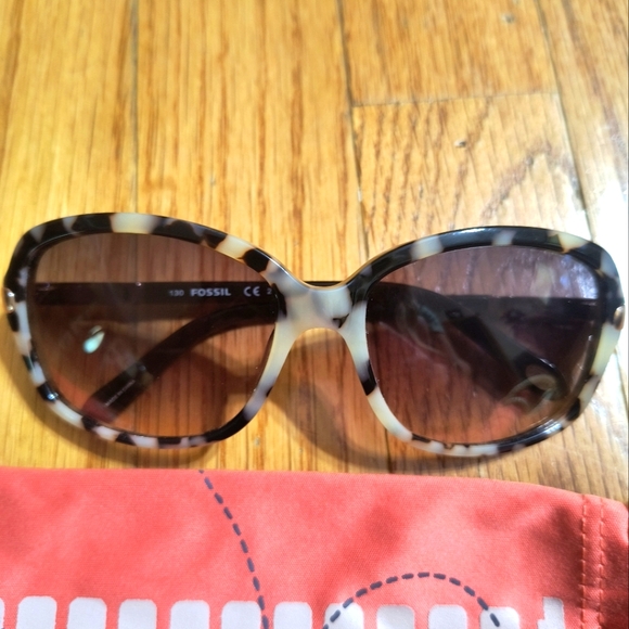 Fossil sunglasses, black and tan marbled with orange carrying case - Picture 2 of 10
